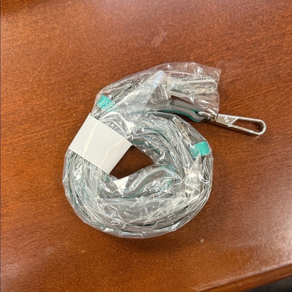 Aimee Kestenberg Turquoise/Teal cellphone crossbody Bag with Silver Accents NWOT - Picture 6 of 9